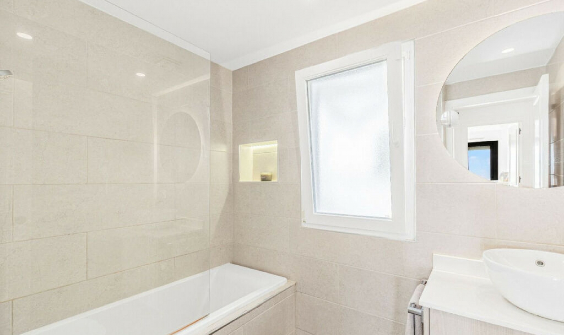 Resale - House -
Manilva