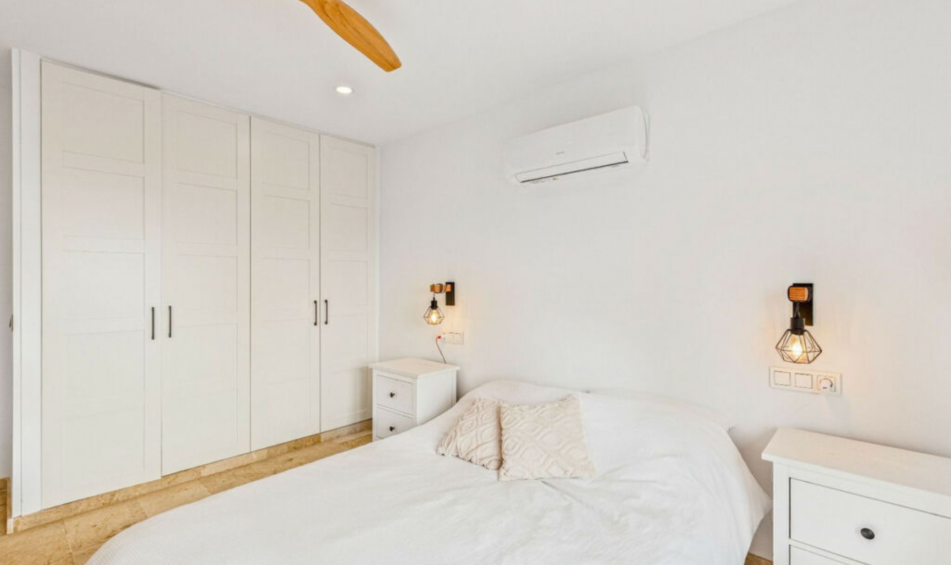 Resale - House -
Manilva