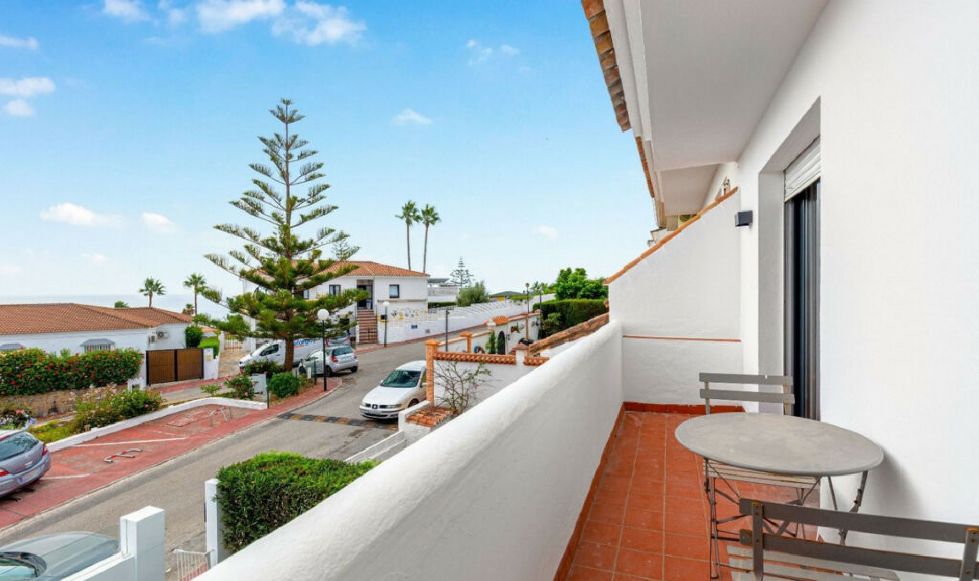 Resale - House -
Manilva