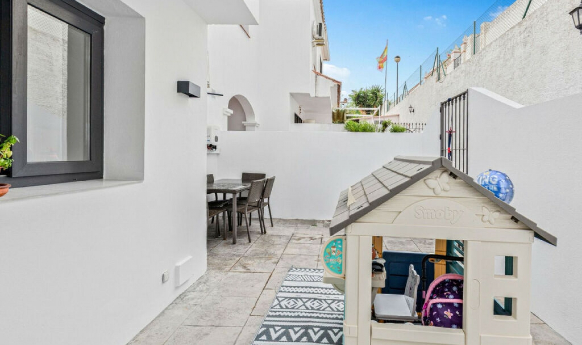 Resale - House -
Manilva