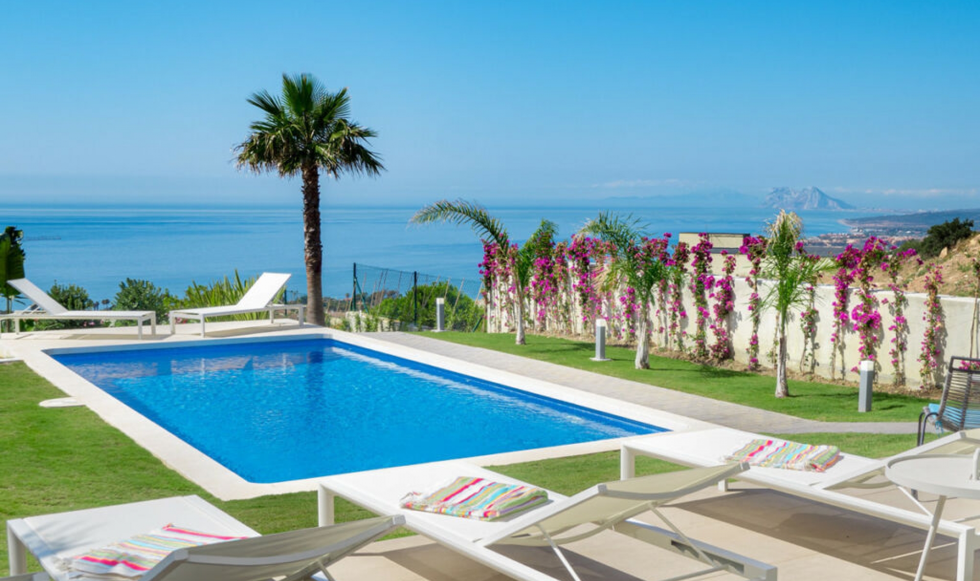 Resale - House -
Manilva