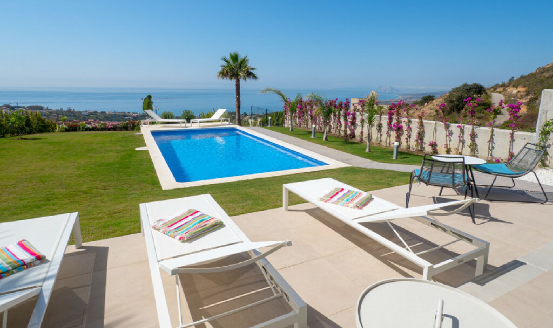 Resale - House -
Manilva