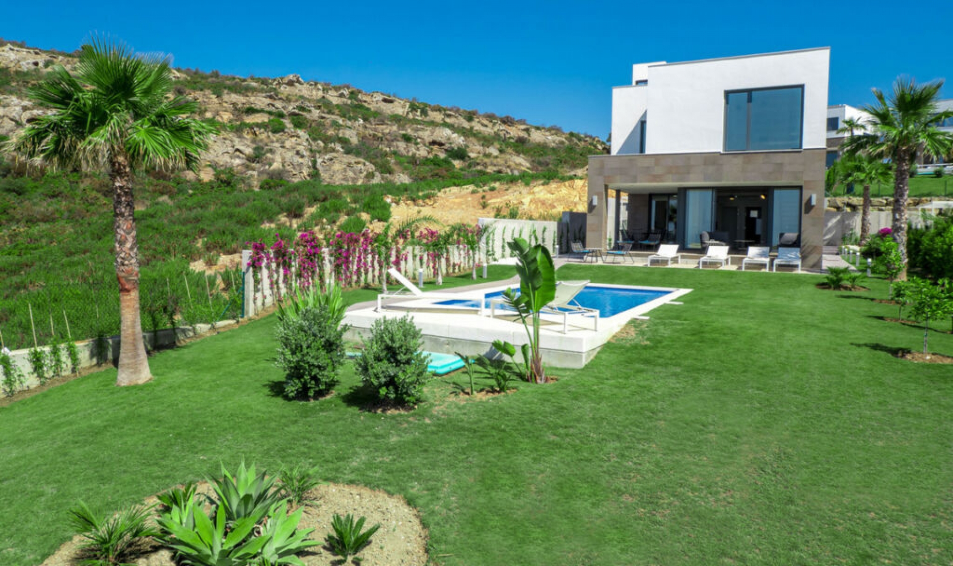 Resale - House -
Manilva