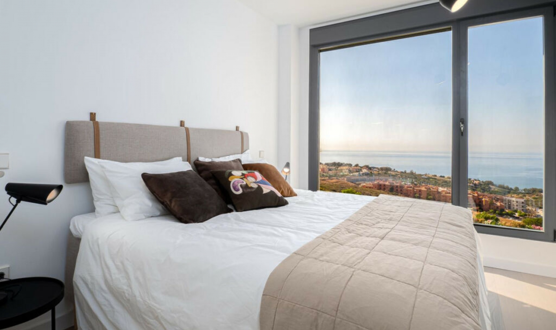 Resale - House -
Manilva