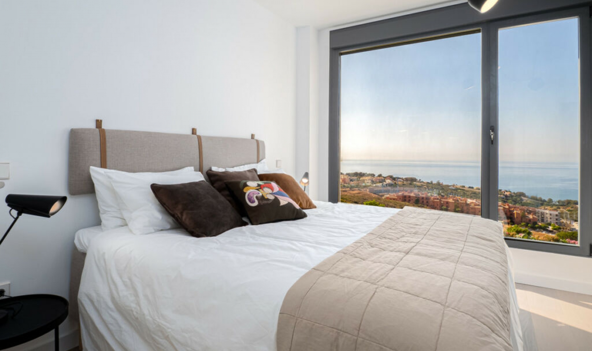 Resale - House -
Manilva