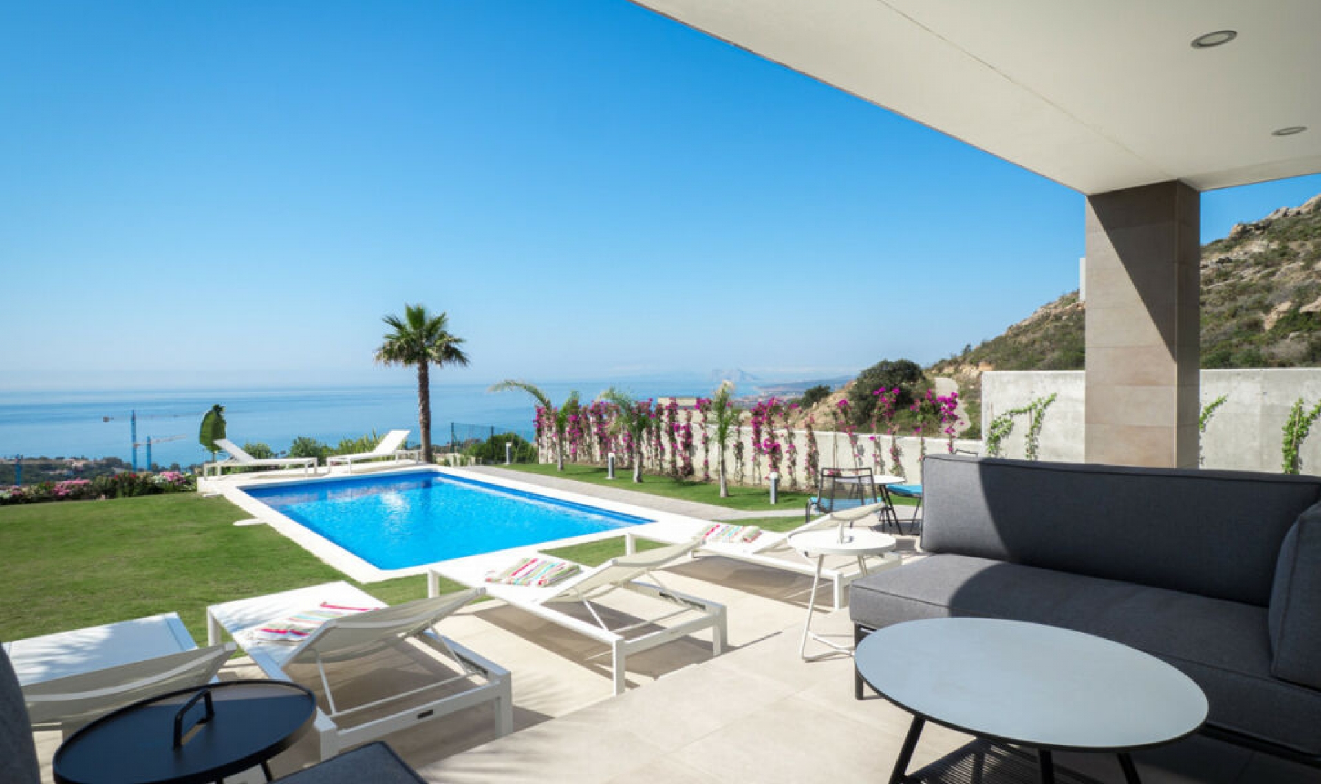 Resale - House -
Manilva