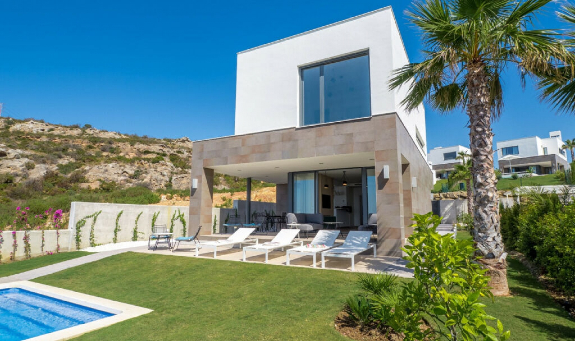 Resale - House -
Manilva