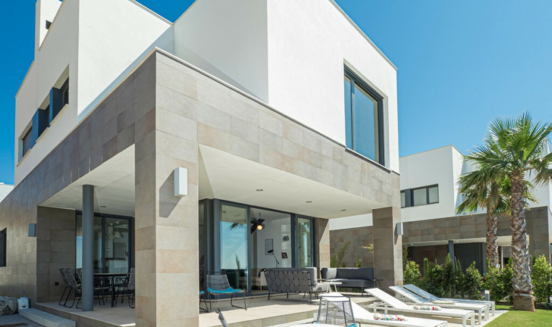 Resale - House -
Manilva