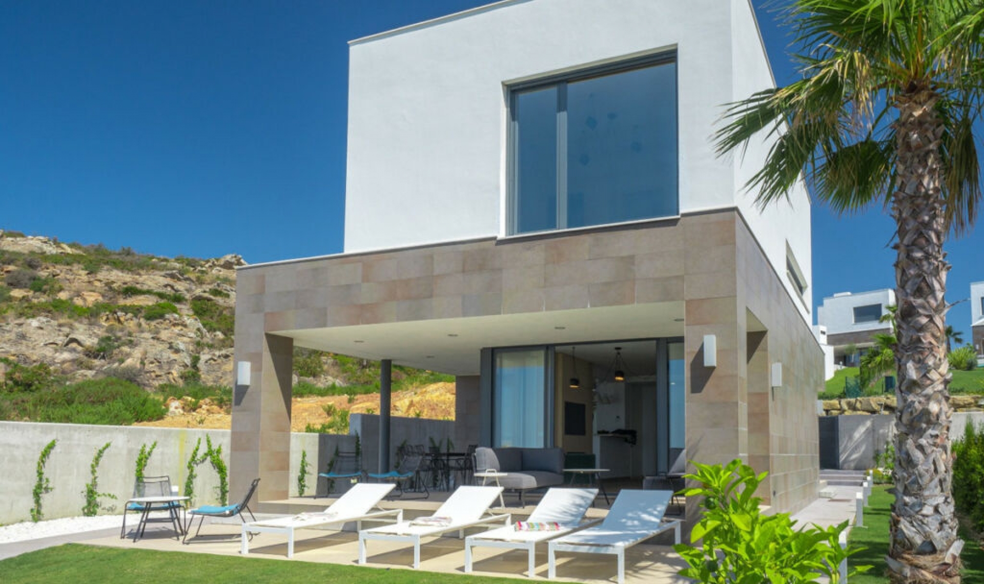 Resale - House -
Manilva