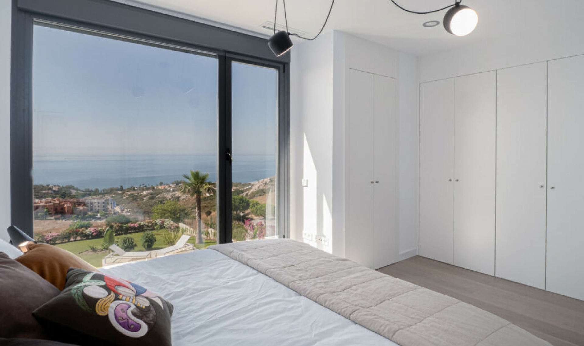 Resale - House -
Manilva