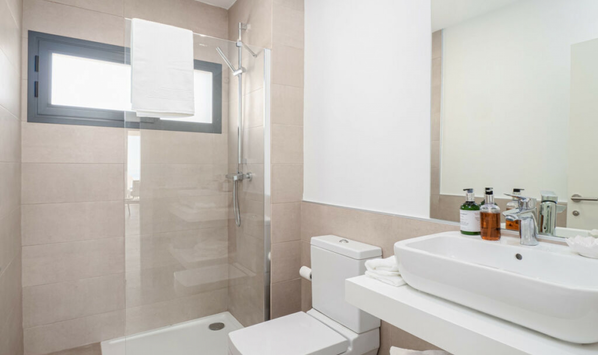 Resale - House -
Manilva