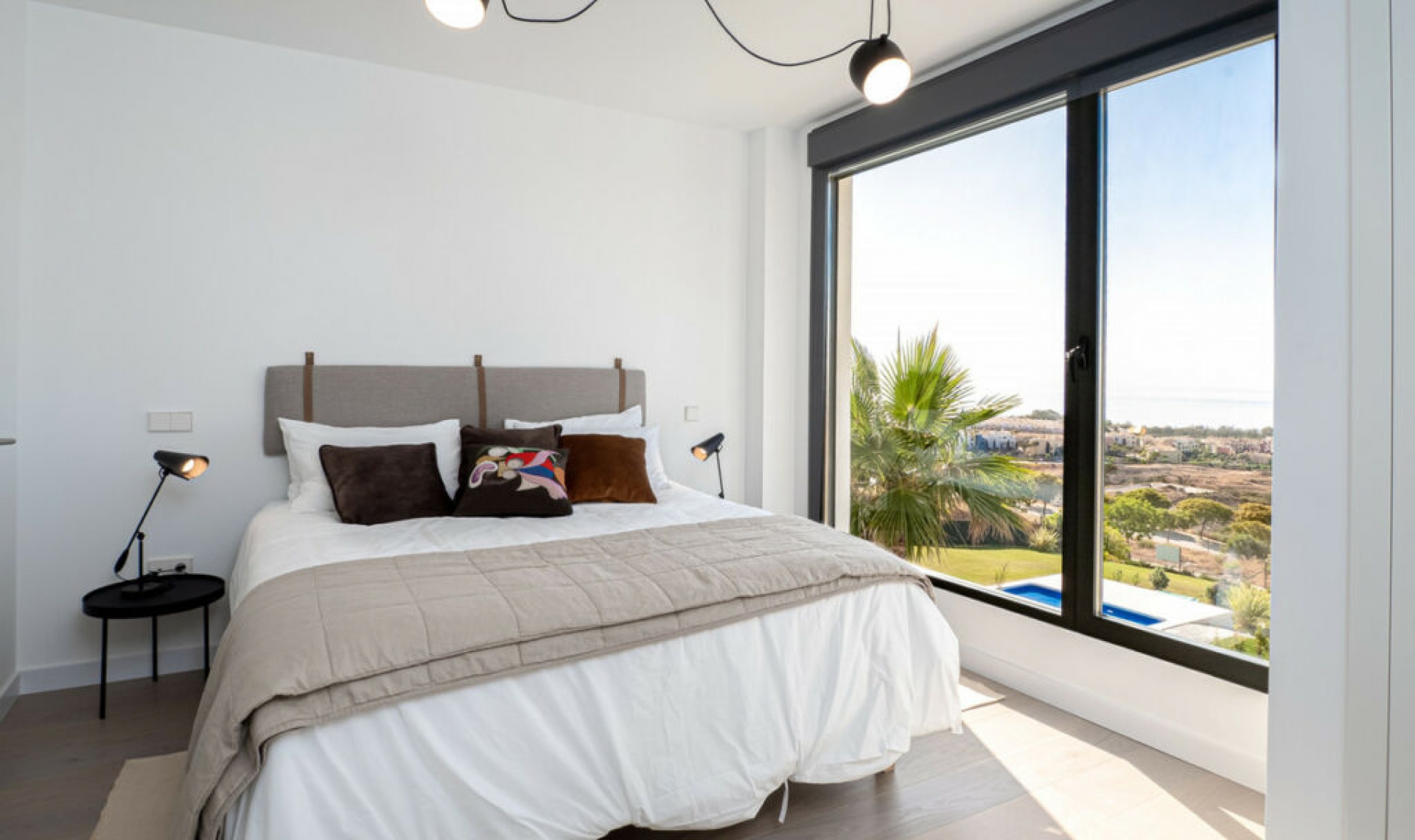 Resale - House -
Manilva