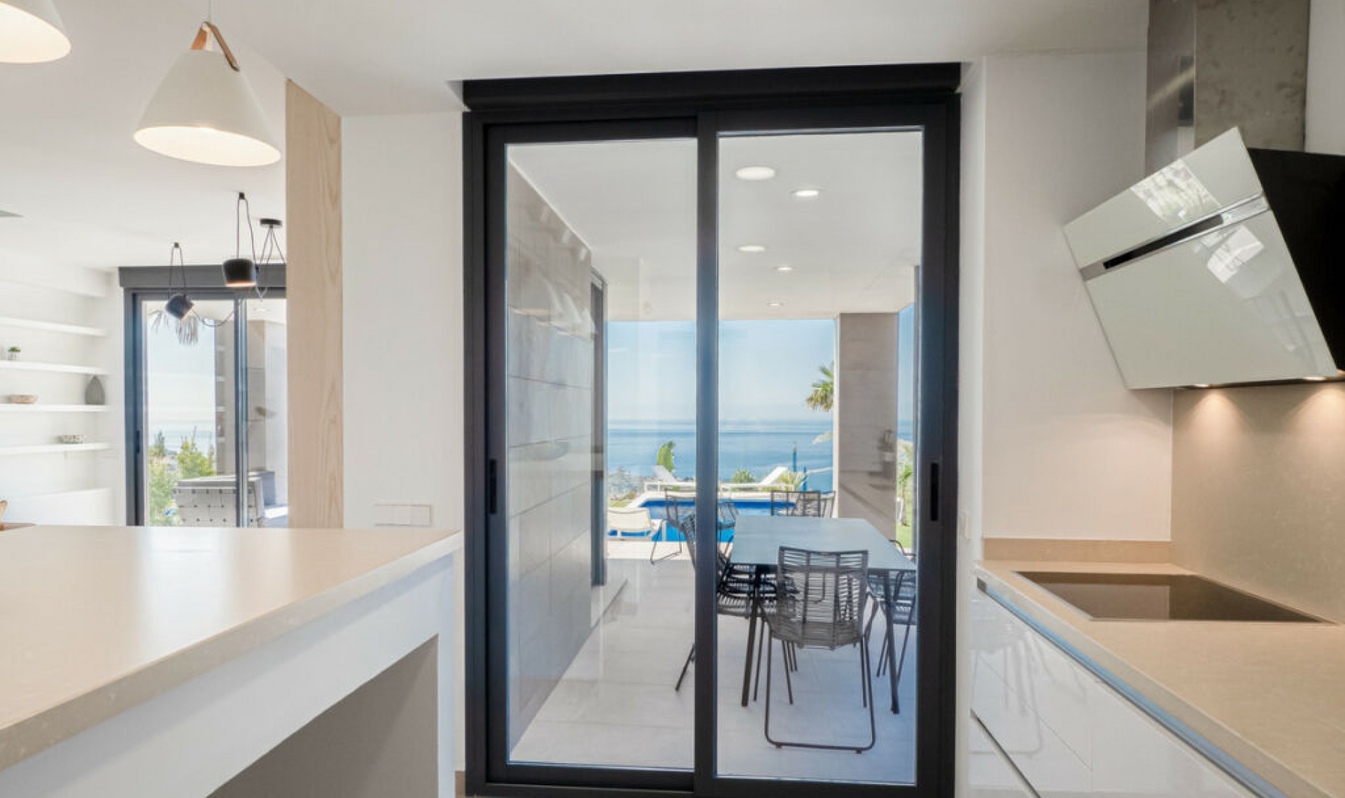 Resale - House -
Manilva