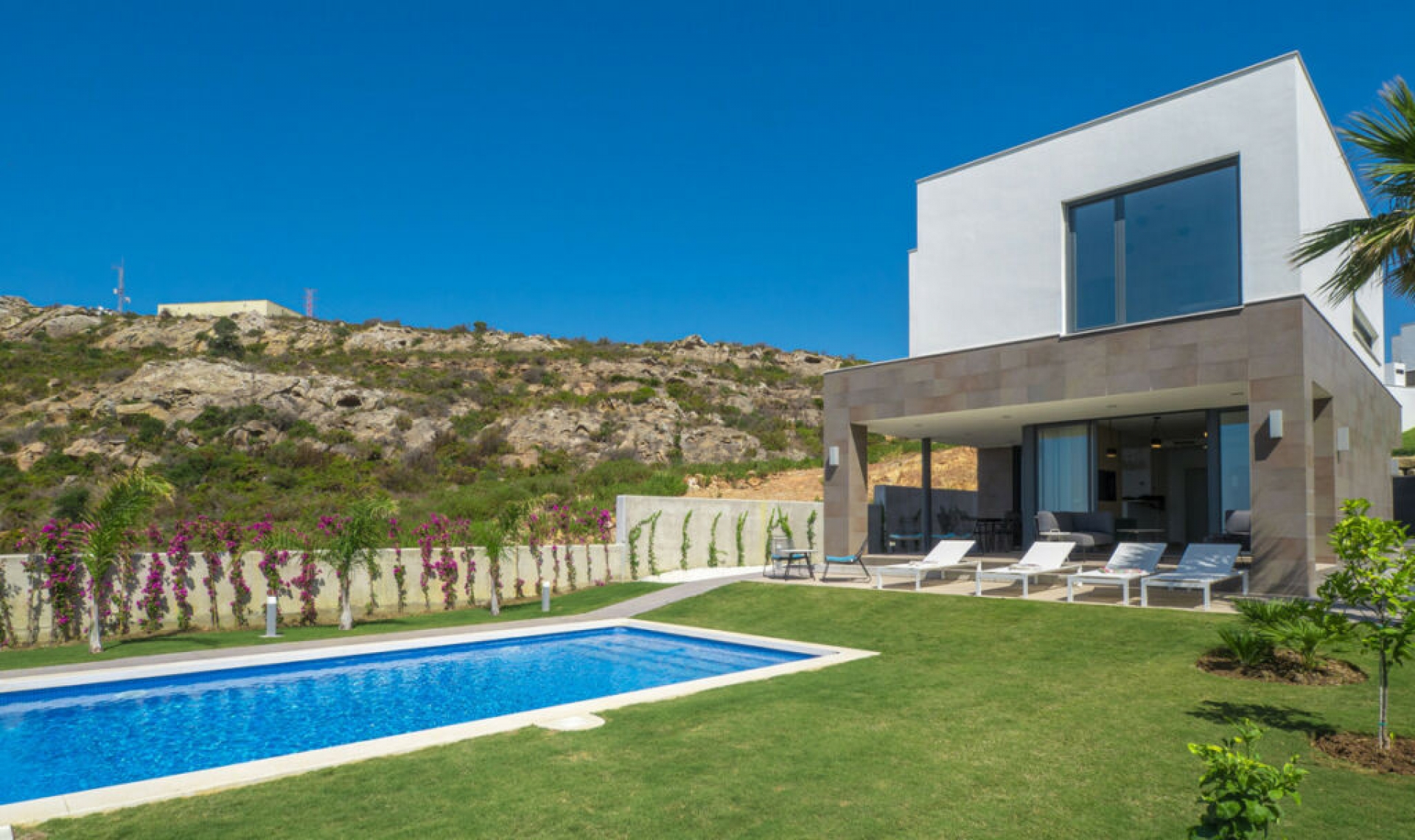 Resale - House -
Manilva