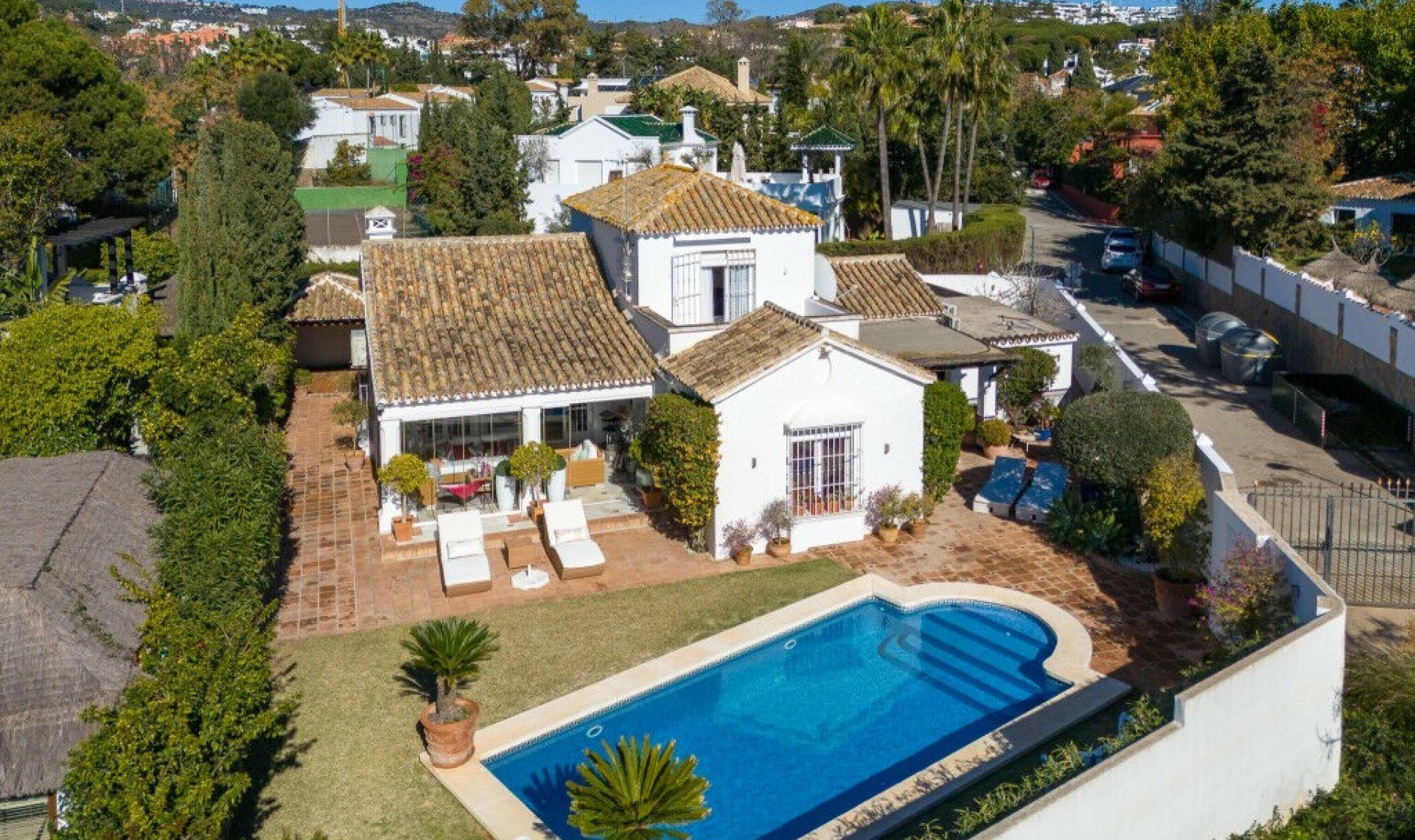 Resale - House -
Marbella