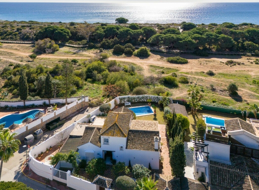 Resale - House -
Marbella