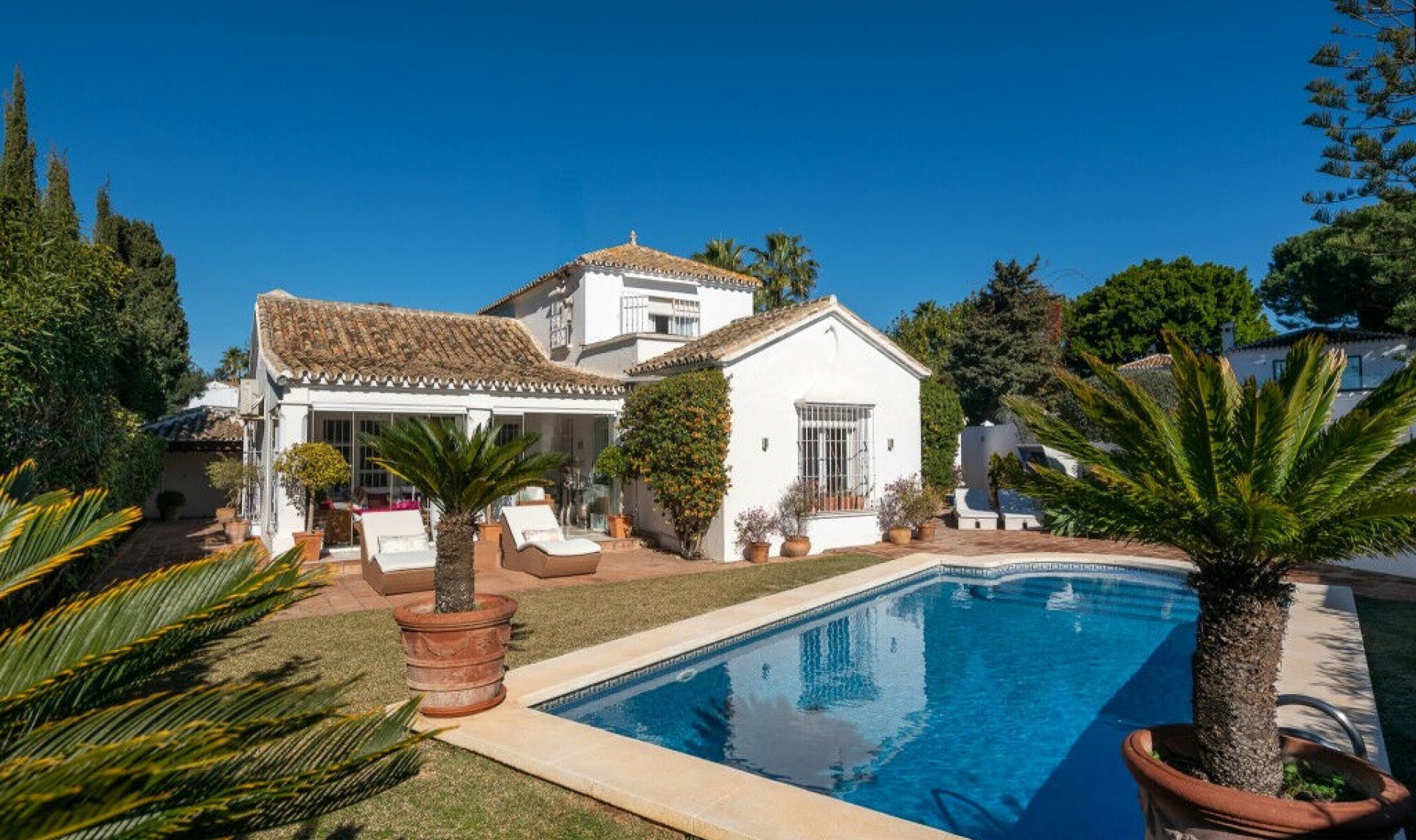 Resale - House -
Marbella