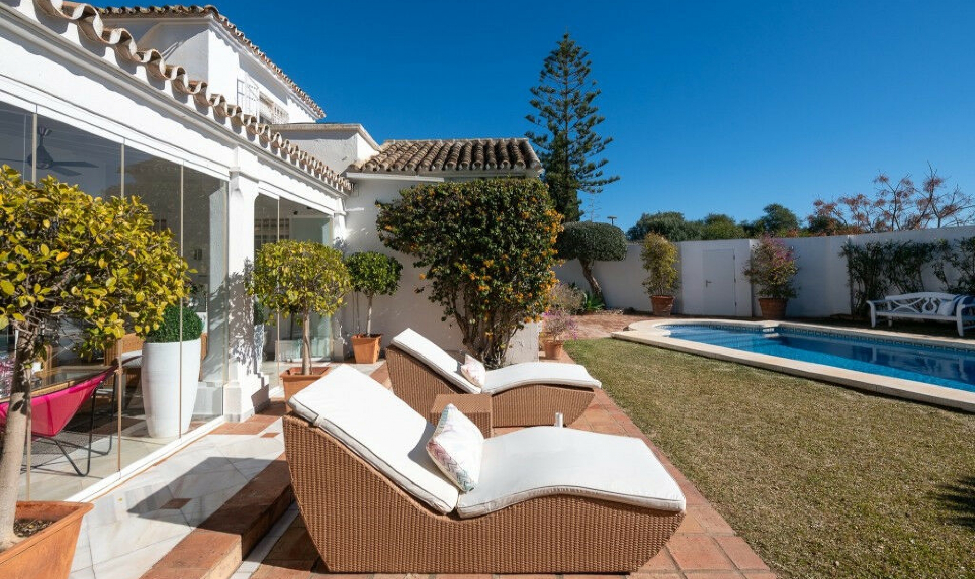 Resale - House -
Marbella