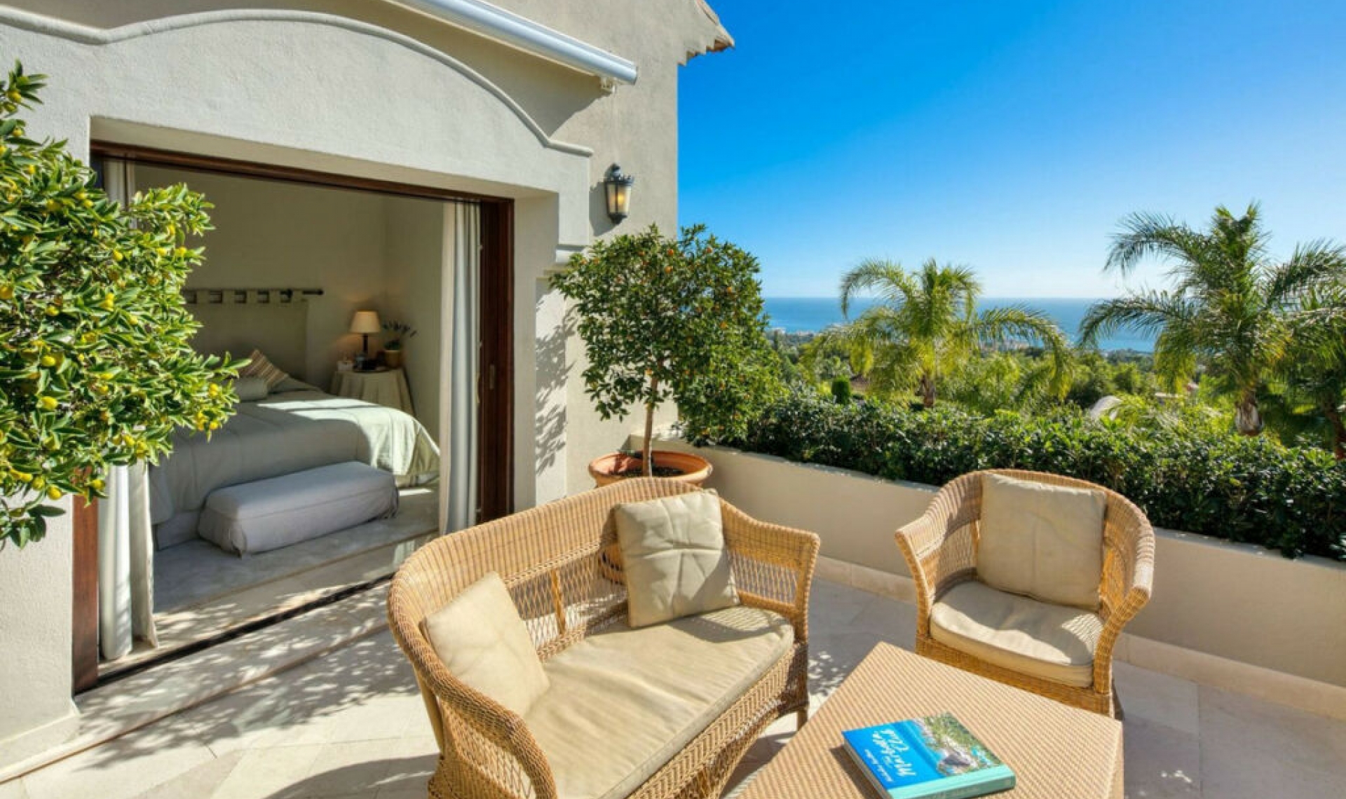 Resale - House -
Marbella