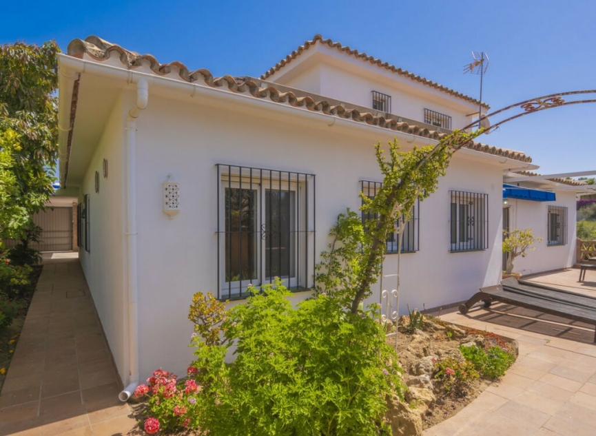 Resale - House -
Marbella