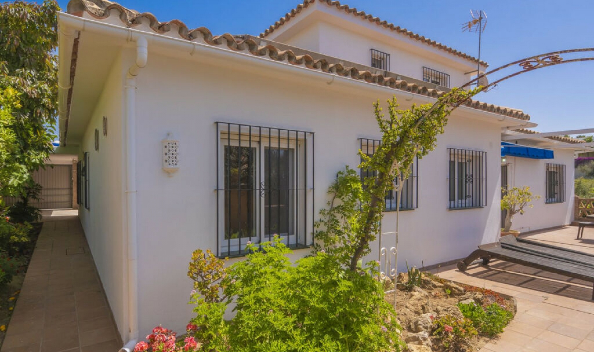 Resale - House -
Marbella