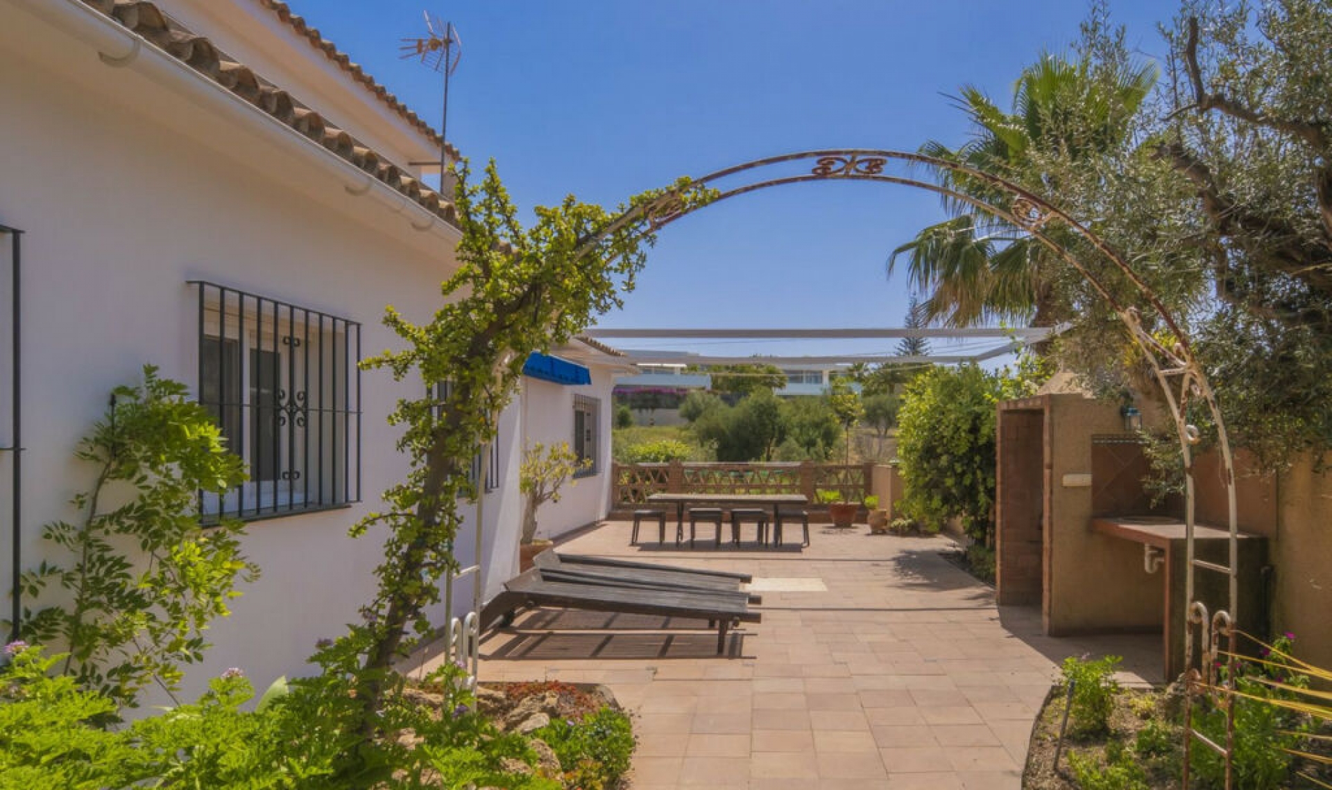 Resale - House -
Marbella
