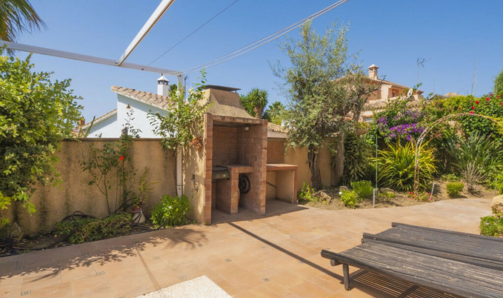 Resale - House -
Marbella