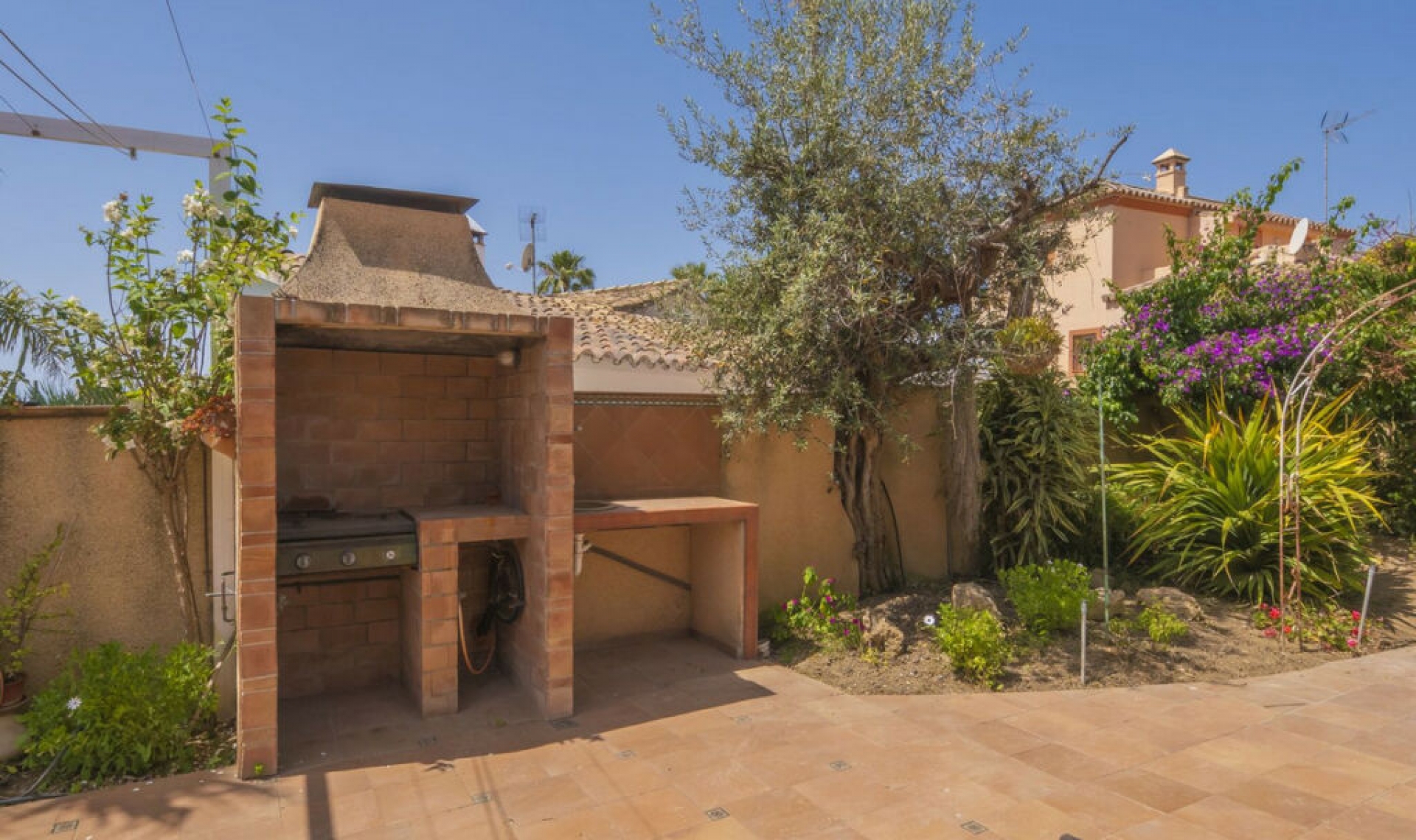 Resale - House -
Marbella