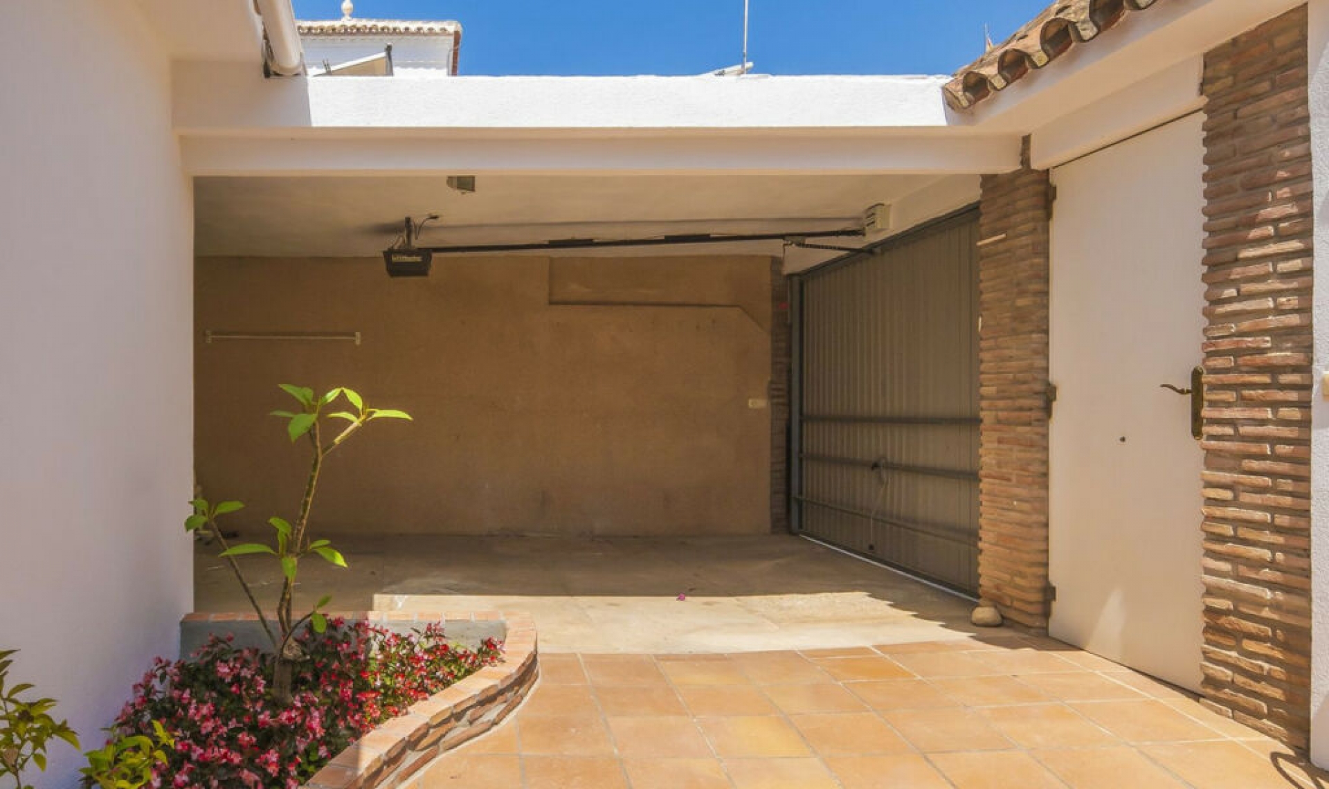 Resale - House -
Marbella