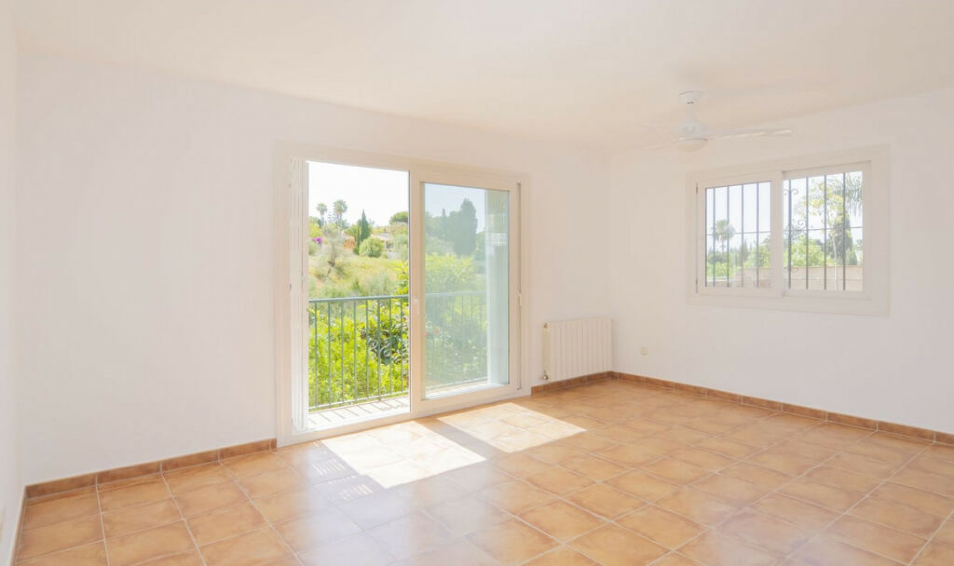 Resale - House -
Marbella