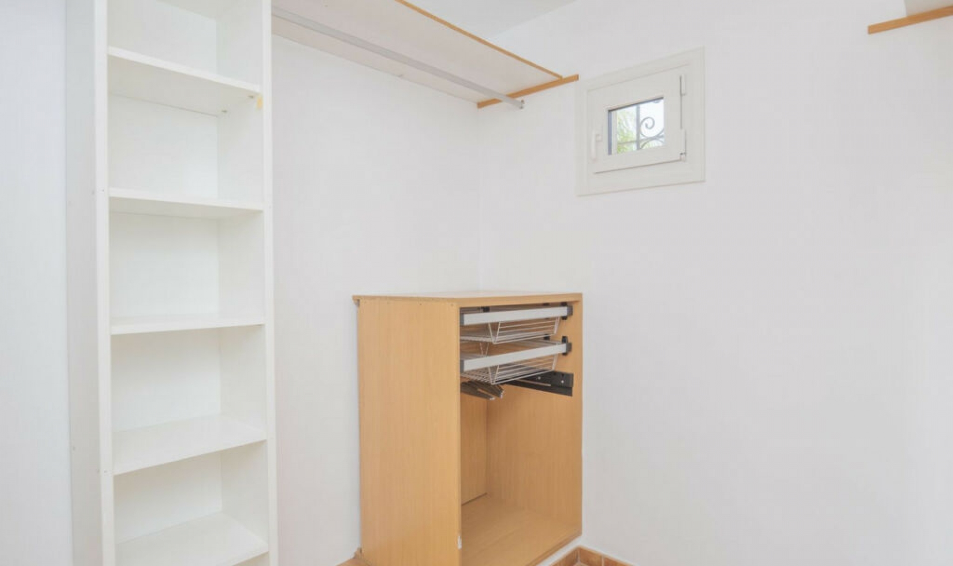 Resale - House -
Marbella