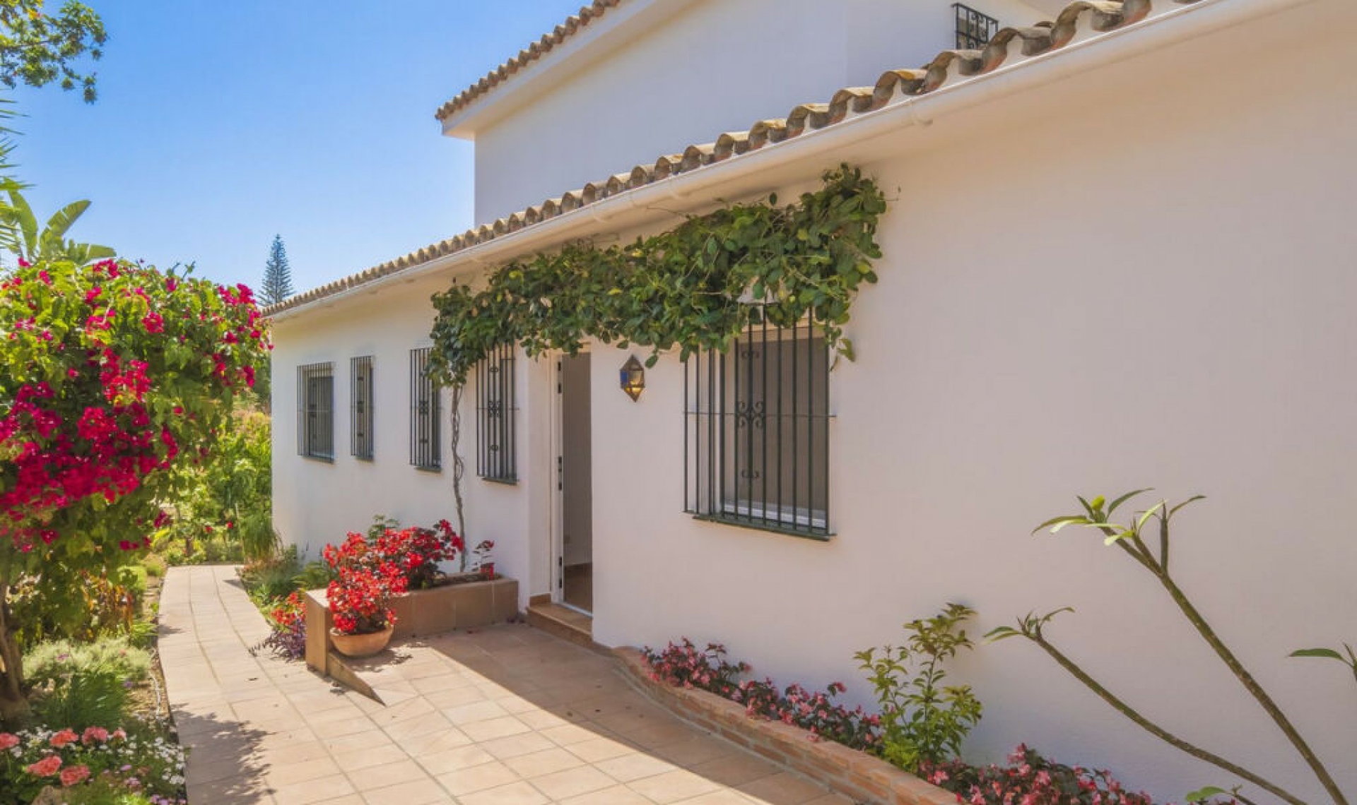 Resale - House -
Marbella