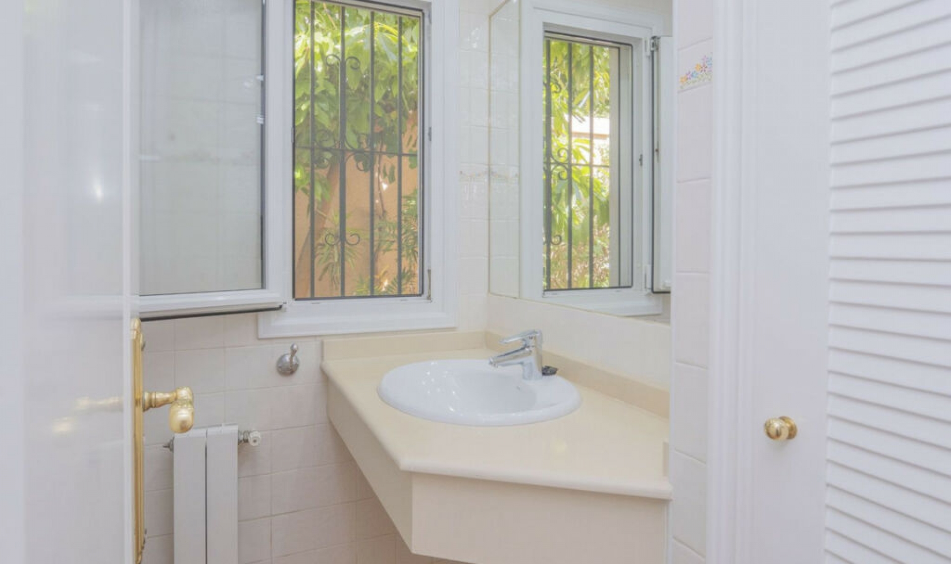 Resale - House -
Marbella