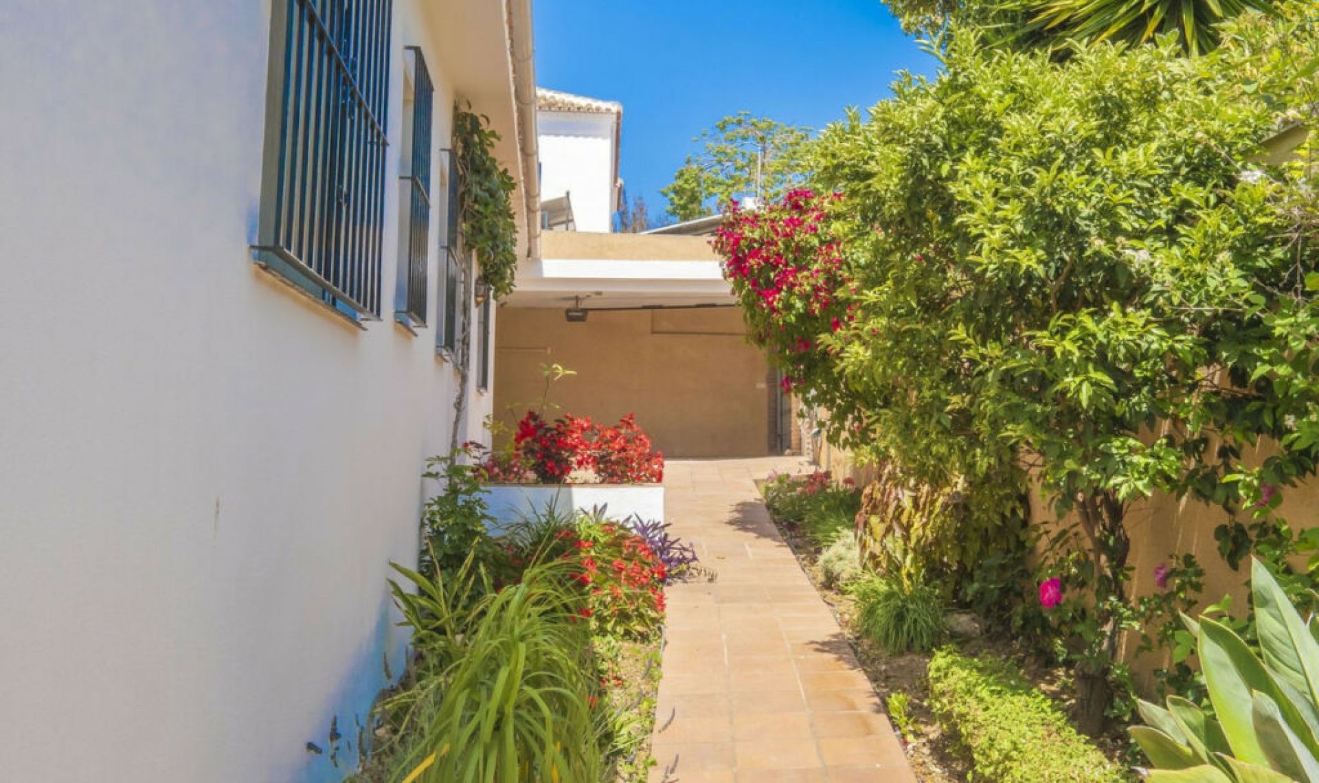 Resale - House -
Marbella