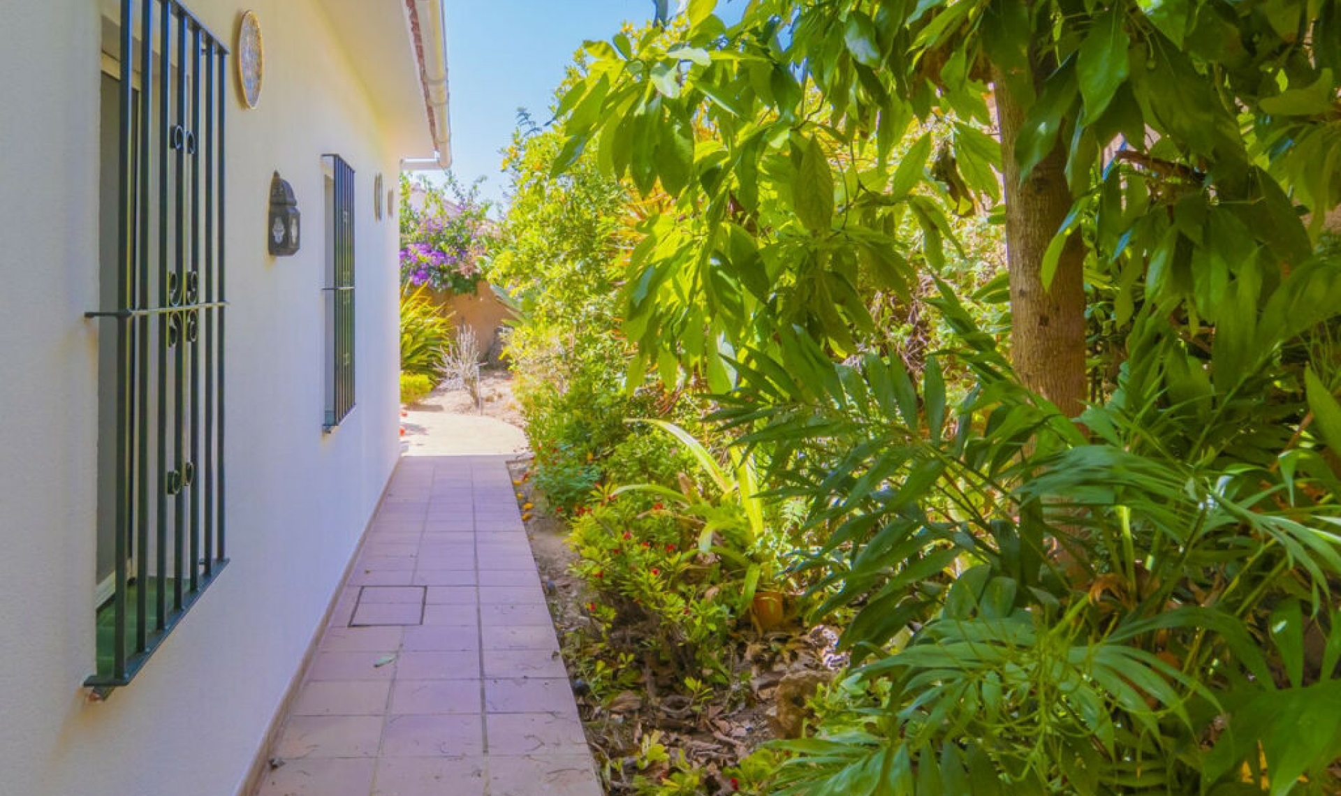 Resale - House -
Marbella