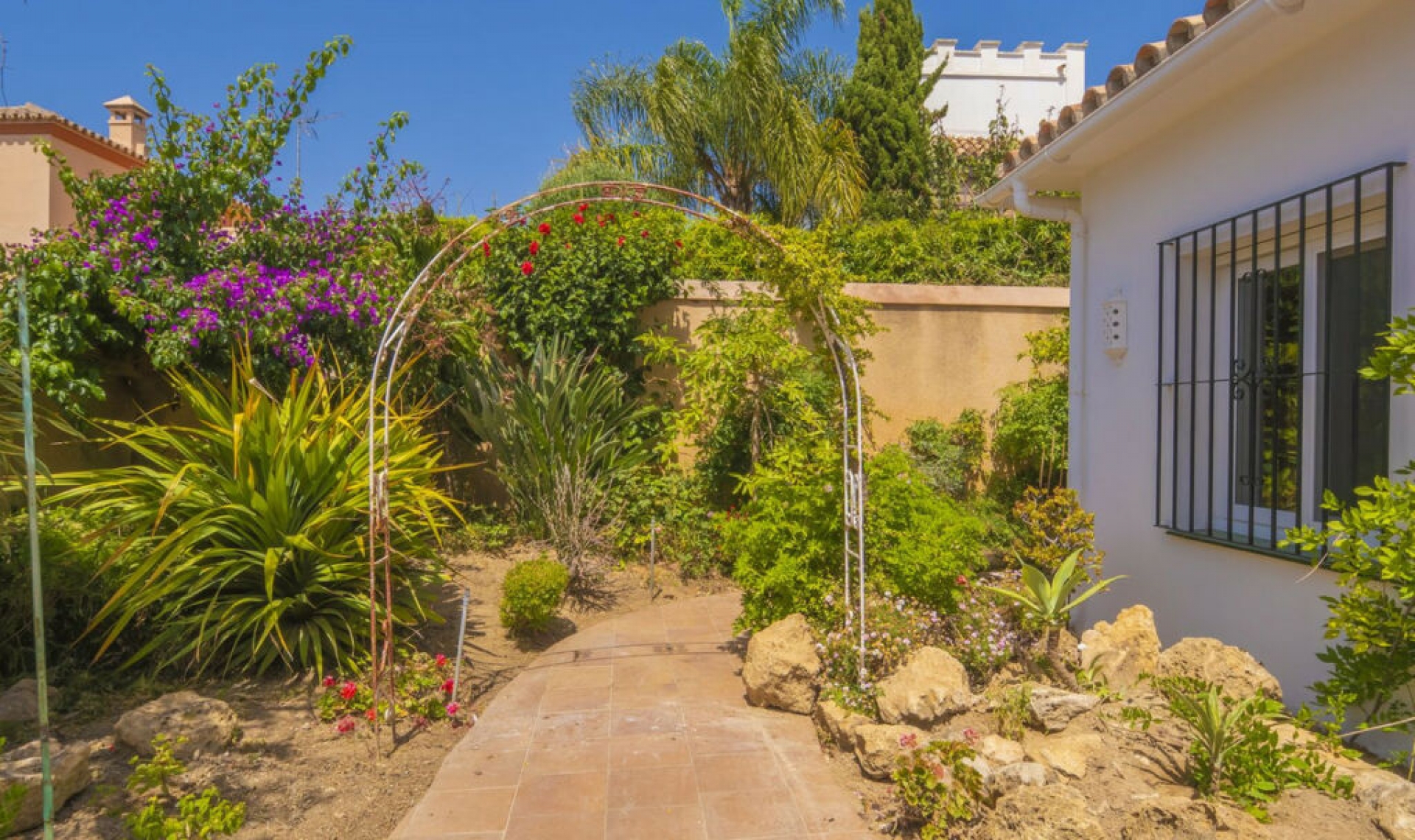 Resale - House -
Marbella