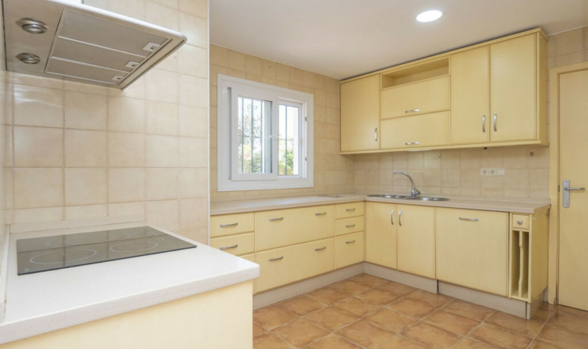 Resale - House -
Marbella