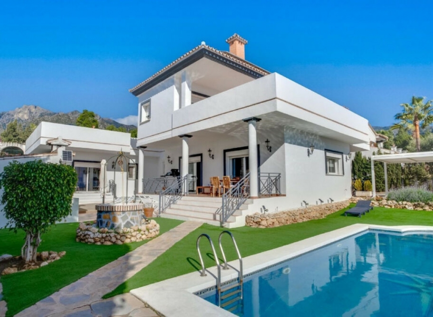 Resale - House -
Marbella