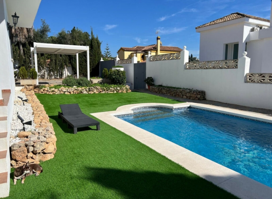 Resale - House -
Marbella