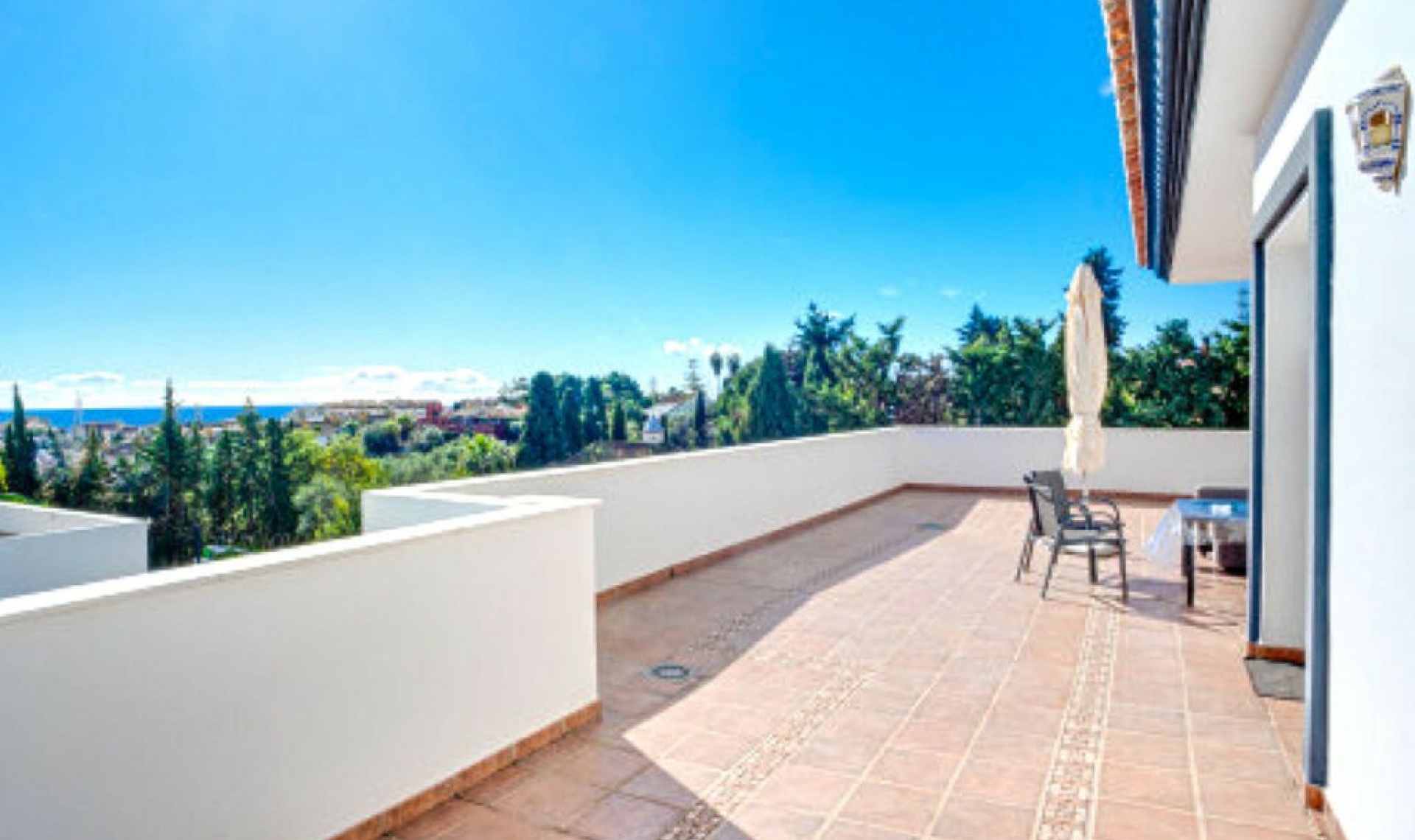 Resale - House -
Marbella