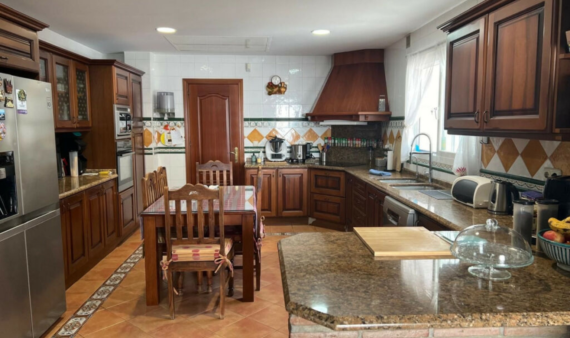 Resale - House -
Marbella