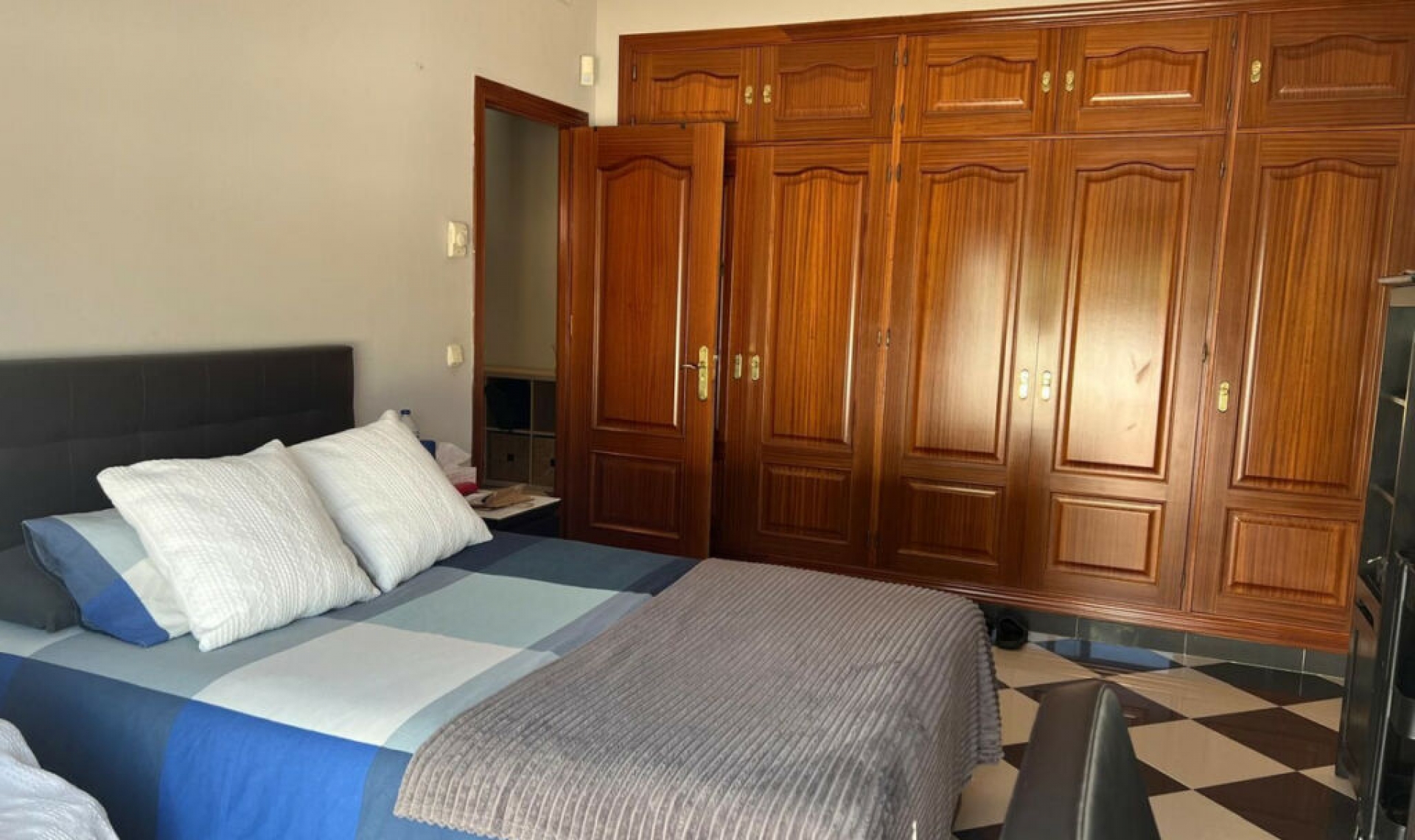 Resale - House -
Marbella