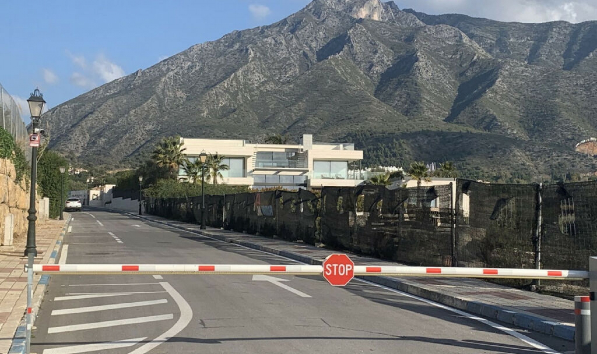 Resale - House -
Marbella