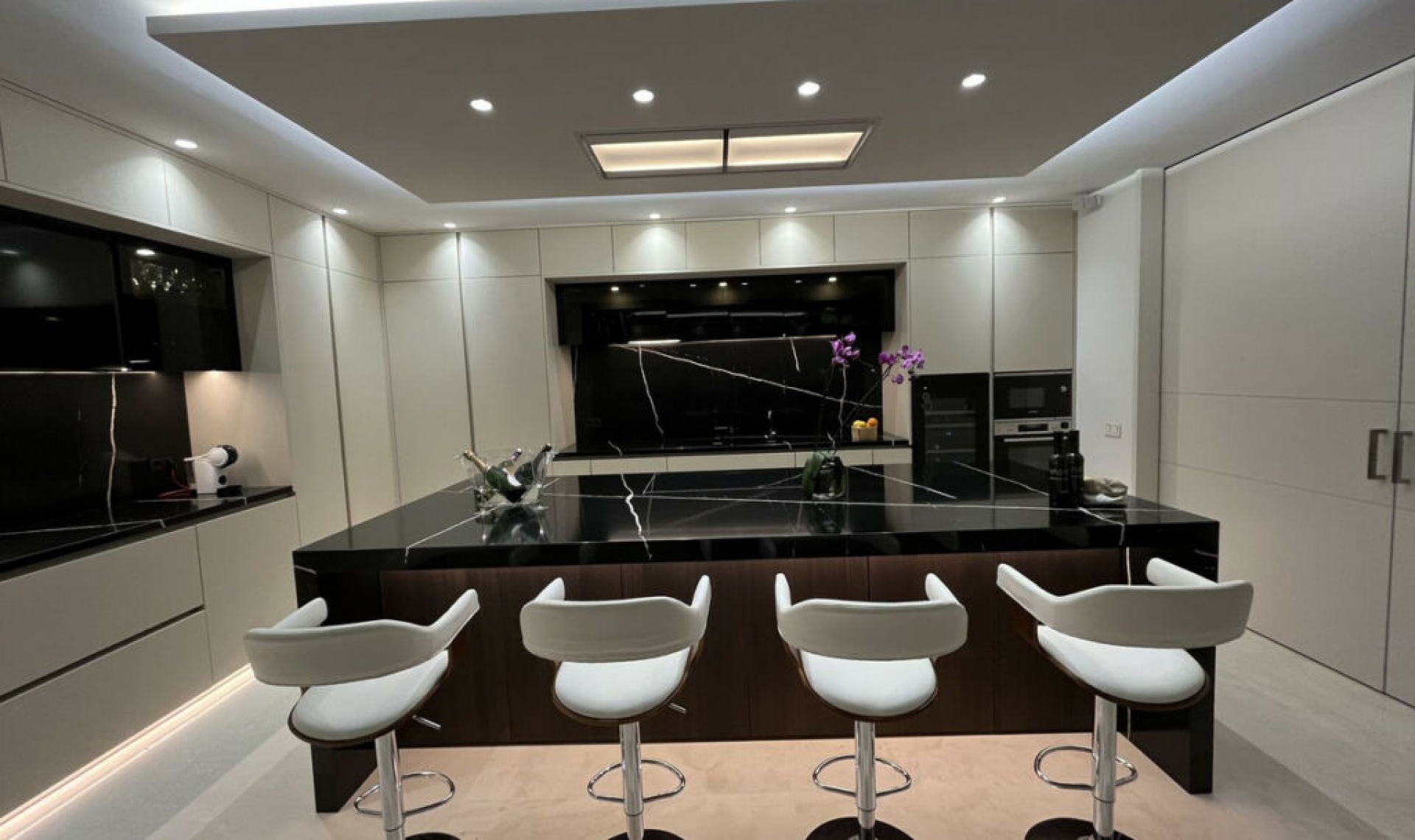 Resale - House -
Marbella