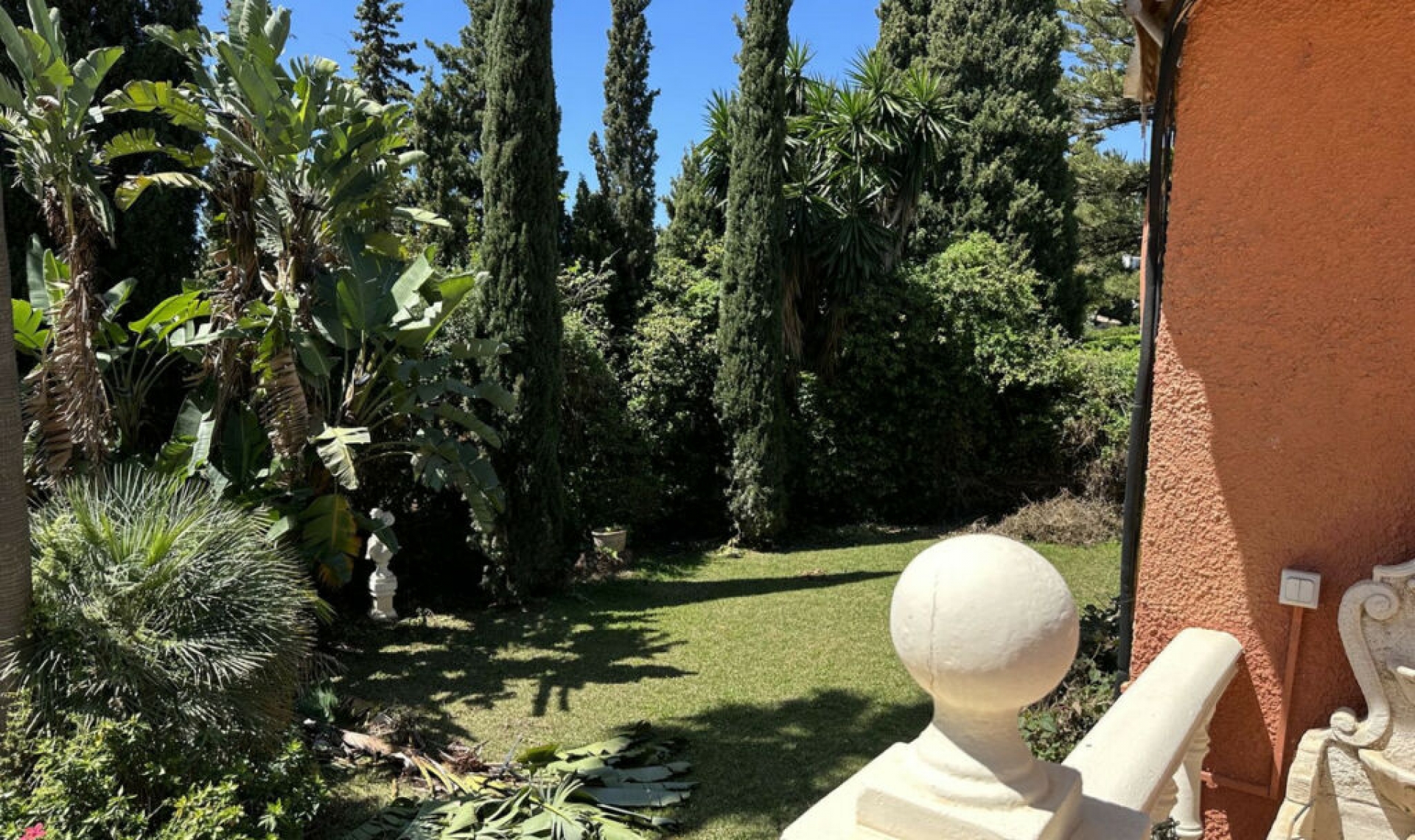 Resale - House -
Marbella
