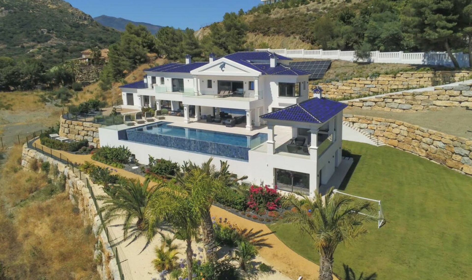 Resale - House -
Marbella