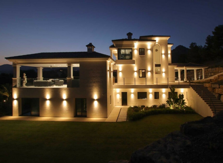 Resale - House -
Marbella