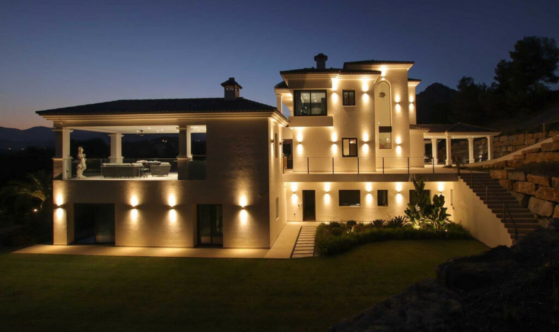 Resale - House -
Marbella