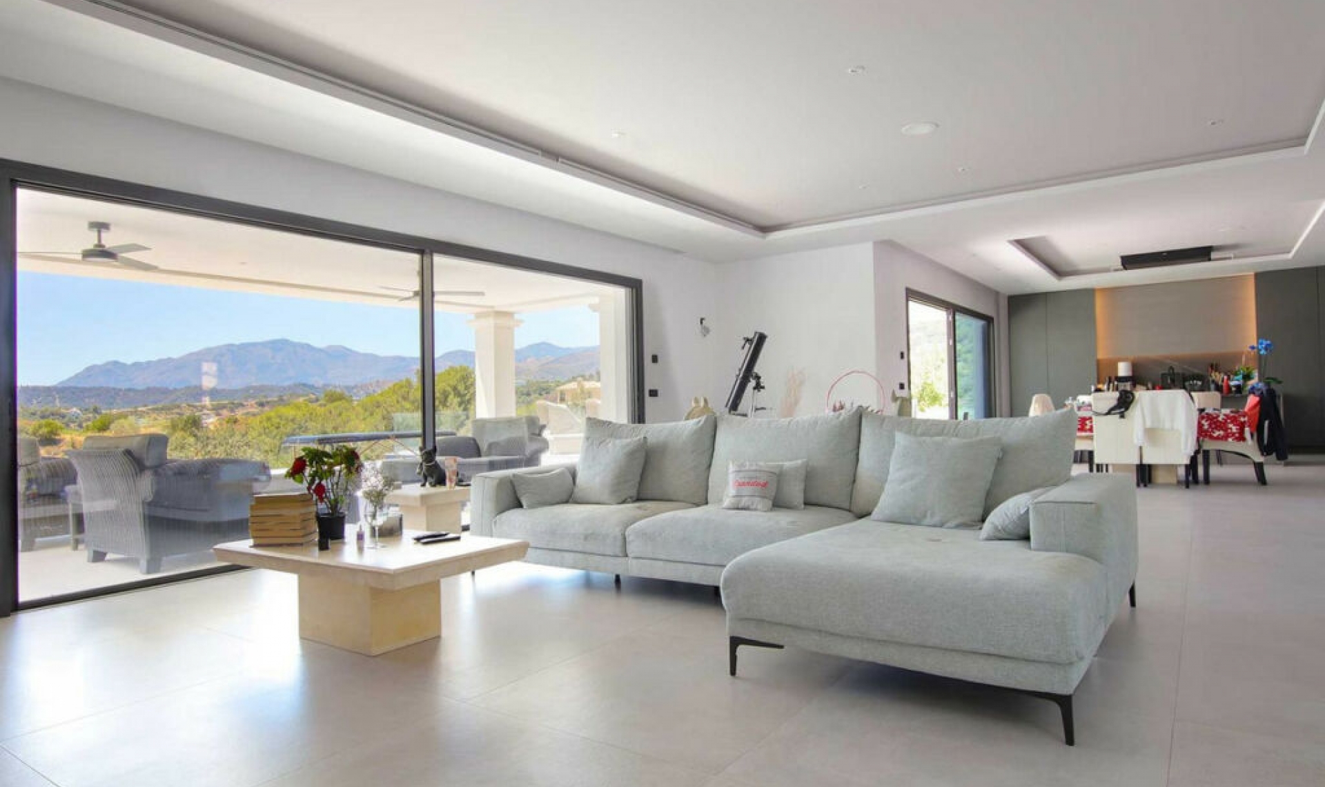 Resale - House -
Marbella