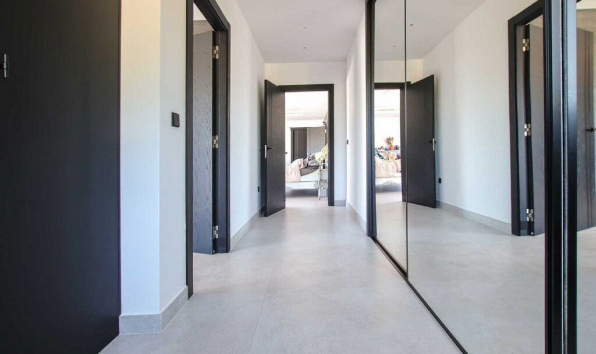 Resale - House -
Marbella